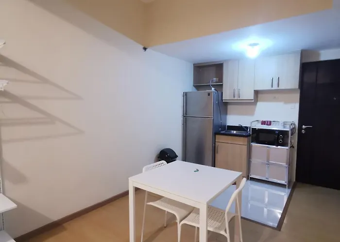 Caleze At Avant At The Bgc Apartment Manila